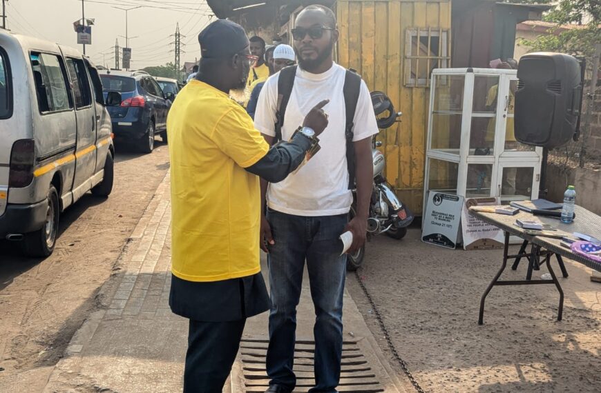 iERA Ghana spreads the Message of Islam at a busy vantage point in central…
