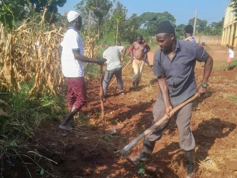 Brooms, Hoes, and Good News: How an Obstacle Became an Opportunity for Ugandan Da’ees